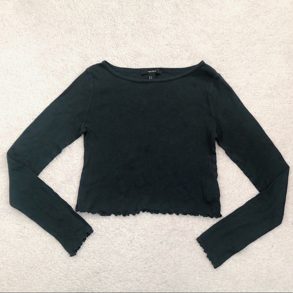 3 for $25⚡️F21 Long Sleeves Green Lettuce Trim Tee